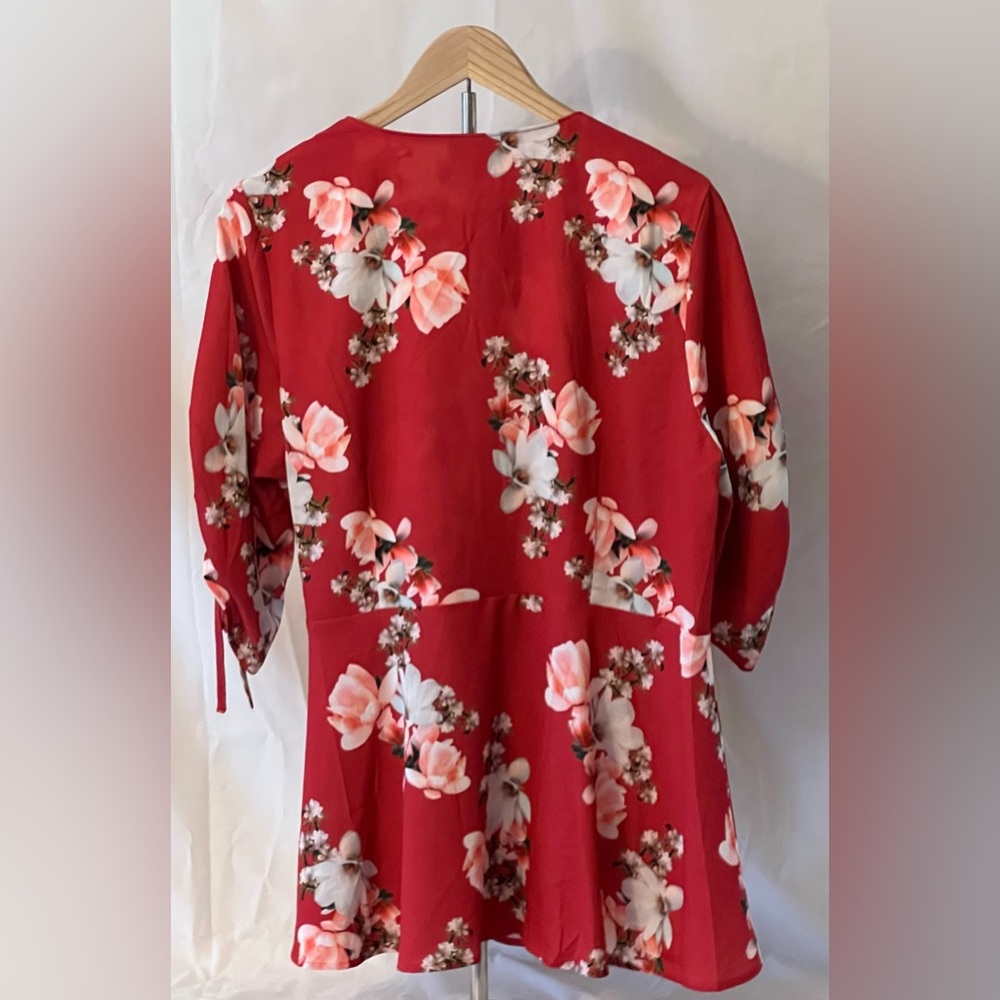 City Chic Lady Ascot Floral Wrap Top NWT plus S 16W - Picture 5 of 6